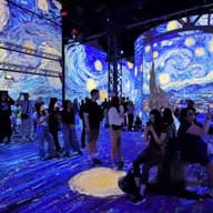 Façade de l’Atelier des Lumières, à Paris